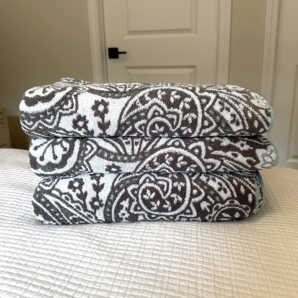Set of Paisley Bath Towels - Picture 1 of 4